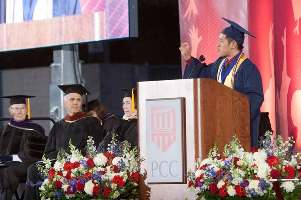 Tôi sắp tốt nghiệp Yale và tôi khuyên các bạn nên chọn Cao đẳng cộng đồng