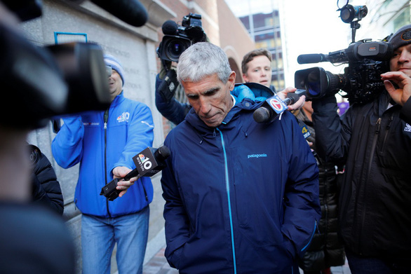 Chạy trường đại học ở Mỹ Thủ đoạn đơn giản đến bất ngờ