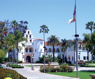 Trải nghiệm quãng thời gian sinh viên tuyệt vời tại Đại học lâu đời nhất bang California