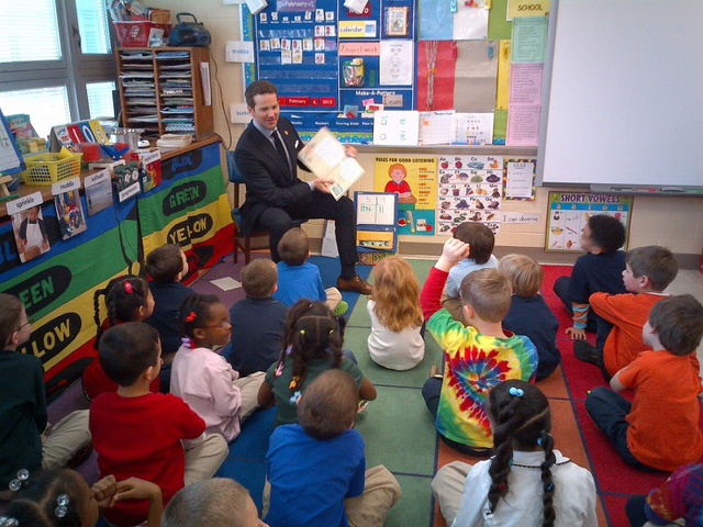 Tại sao ở mấy nước Âu Mỹ con nít... học yếu?