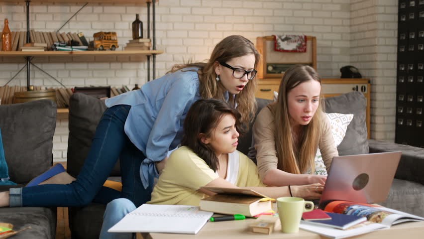 Được và mất khi sinh viên có một công việc làm thêm tại trường đại học