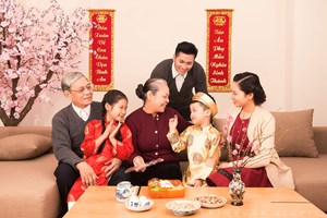 Sinh viên nên ở lại làm thêm dịp Tết hay về nhà đoàn tụ với gia đình?
