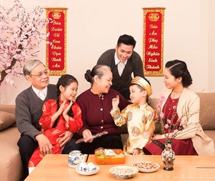Sinh viên nên ở lại làm thêm dịp Tết hay về nhà đoàn tụ với gia đình?