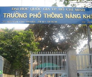 Đề thi tiếng Anh chuyên vào lớp 10 trường Phổ thông Năng khiếu