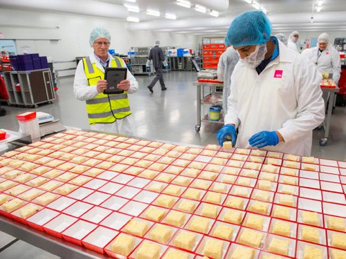 Đọc tâm sự của bếp trưởng để biết đâu là món ăn bạn không nên gọi khi đi máy bay.