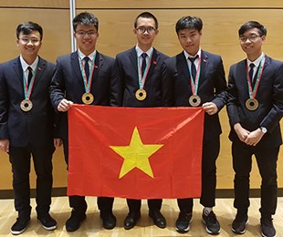 Việt Nam giành hai huy chương vàng Olympic Vật lý quốc tế