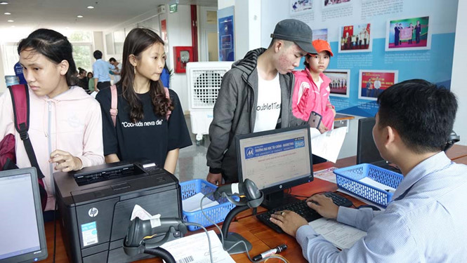 Điểm chuẩn các trường top đầu giảm mạnh