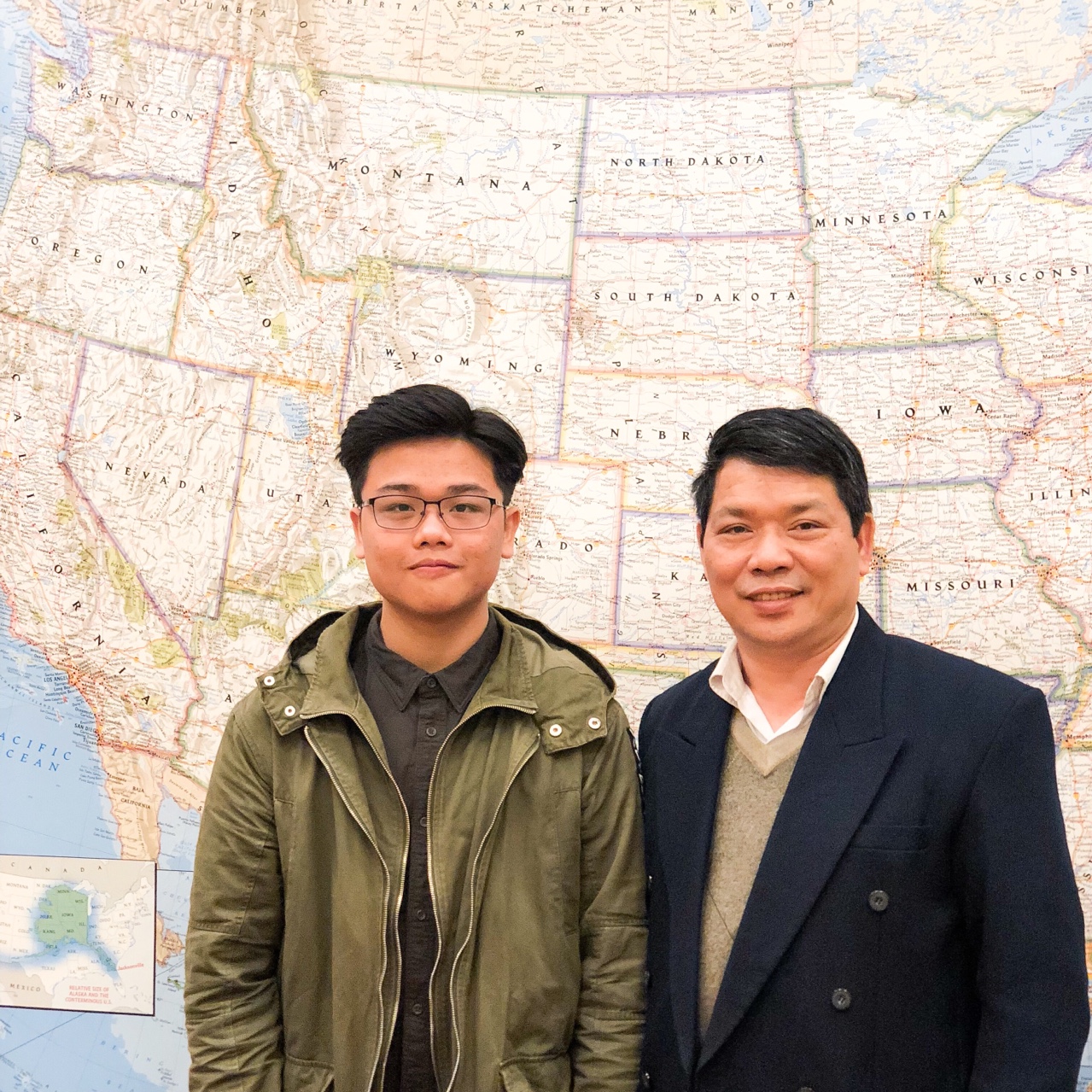 Tiến sĩ y tế Mỹ chọn chương trình Trung học - Cao đẳng cộng đồng kép cho con trai