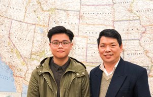 Tiến sĩ y tế Mỹ chọn chương trình Trung học - Cao đẳng cộng đồng kép cho con trai