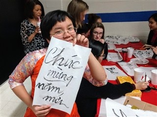 Học sinh Wisconsin Lutheran High School tận hưởng không khí tết Châu Á