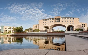 Theo học tại BOND UNIVERSITY - trường đại học úc uy tín trên thế giới với chất lượng 5 sao chuẩn quốc tế