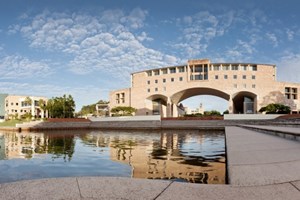 Theo học tại BOND UNIVERSITY - trường đại học úc uy tín trên thế giới với chất lượng 5 sao chuẩn quốc tế