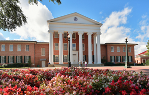 UNIVERSITY OF MISSISSIPPI (TOP 100 trường đại học công lập tại Mỹ)- Ngôi trường đẹp như tranh vẽ tại thành phố Oxford bang Mississippi, Hoa Kỳ.