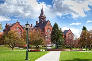 Cơ hội giành học bổng lên tới $10 000/ năm tại THE UNIVERSITY OF VERMONT – top những trường đại học tốt nhất nước Mỹ