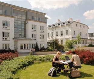 Đại học GLOUCESTERSHIRE - TOP những trường tốt nhất Vương Quốc Anh