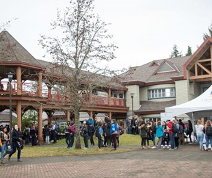 Ngôi trường nhỏ ẩn mình trong thung lũng Cormox tại Vancouver với chi phí phải chăng cùng học bổng lên tới $1500 - chỉ có tại NORTH ISLAND COLLEGE