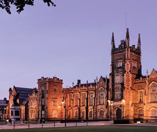 QUEEN UNIVERSITY BELFAST - 1 trong những trường đại học hàng đầu thế giới trong lĩnh vực nghiên cứu