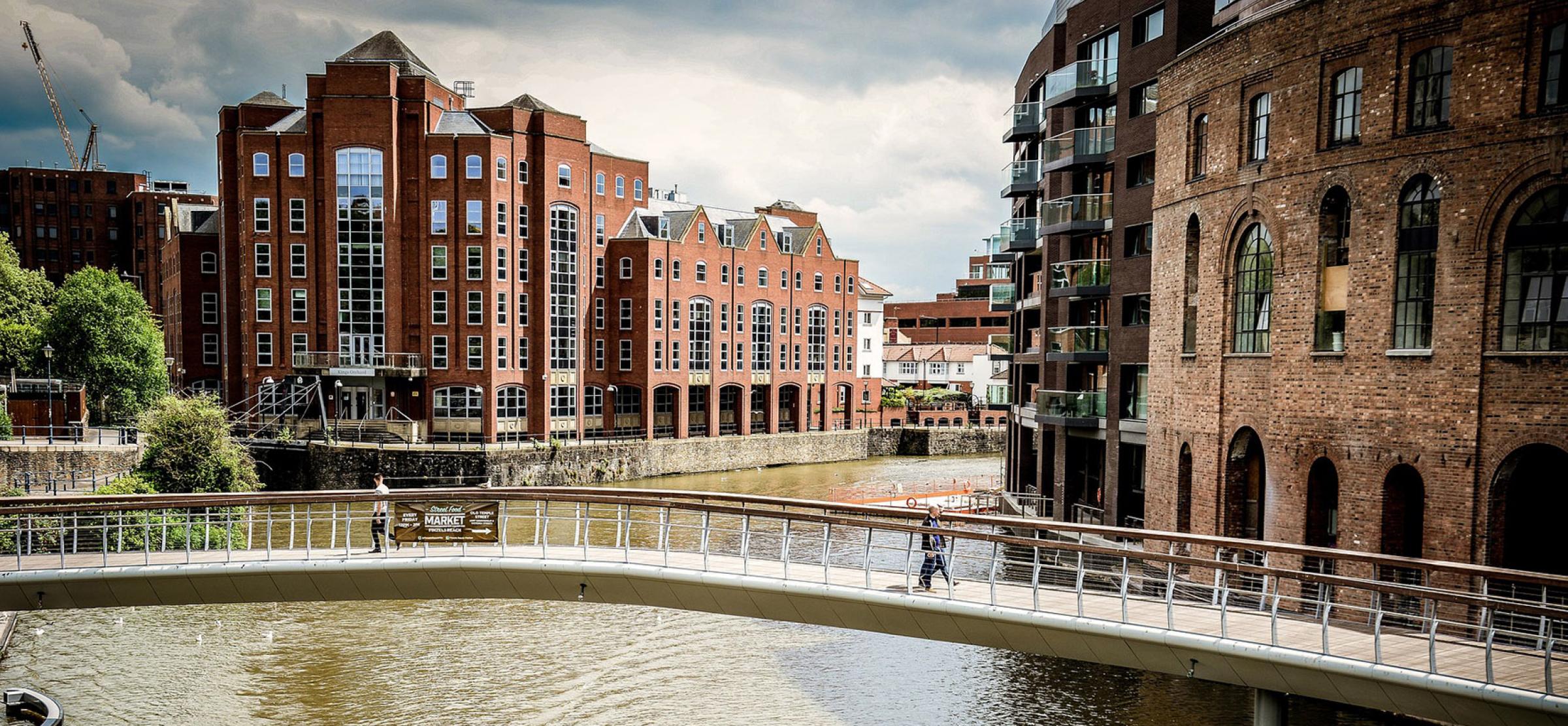 ĐẠI HỌC BRISTOL (TOP 10 tại Anh) - Ngôi trường mang đậm nét cổ điển và đầy lãng mạn của Vương Quốc Anh