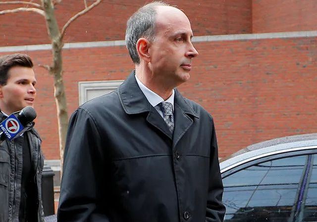 Doanh nhân Mỹ nhận tội hối lộ nửa triệu USD “mua suất” vào đại học danh giá