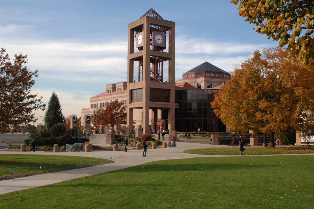 Queens College of the City University of New York - Cánh cửa mở ra cơ hội