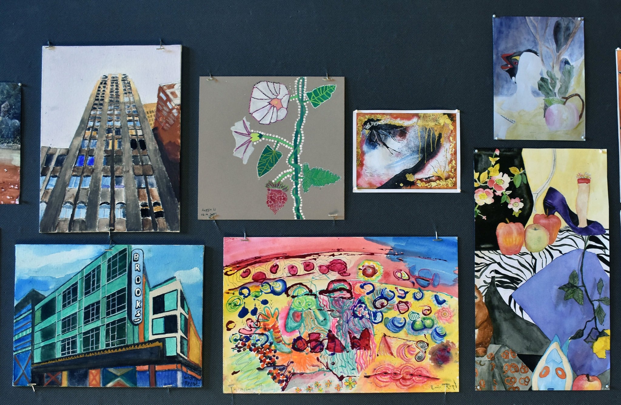 Sảnh chính của The Northwest School có điều gì đặc biệt mà khiến ai đi qua cũng đều phải dừng chân ngắm nhìn?