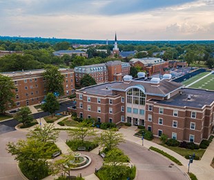 Chiếm trọn học bổng $5000 cho khoá học MBA tại đại học Elmhurst