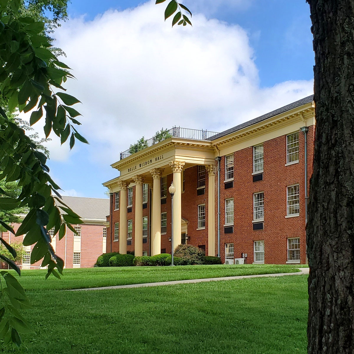 TRẢI NGHIỆM MÔI TRƯỜNG ĐẠI HỌC VỚI CHI PHÍ HỢP LÝ TẠI MIDWAY UNIVERSITY