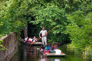 Trải nghiệm mùa hè rực rỡ đổi mới tương lai: Khám phá các khoá học hè nội trú Summer Boarding Courses