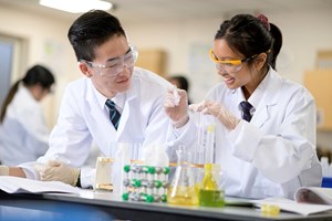 Rút Ngắn Khoảng Cách Đến Đại Học Top Thế Giới: Chương Trình A Level 18 Tháng Tại Trường Trung Học Cardiff Sixth Form College và Học Bổng Lên Đến 50%