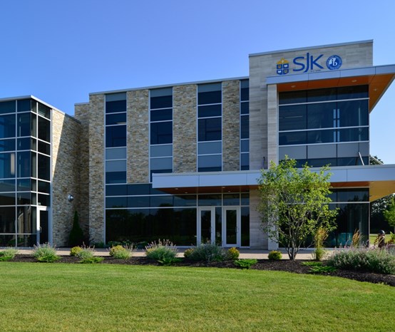 Khám phá trung học St. John’s-Kilmarnock – trường IB top Canada, học bổng 26,700 CAD/năm
