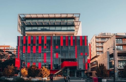SWINBURNE UNIVERSITY OF TECHNOLOGY