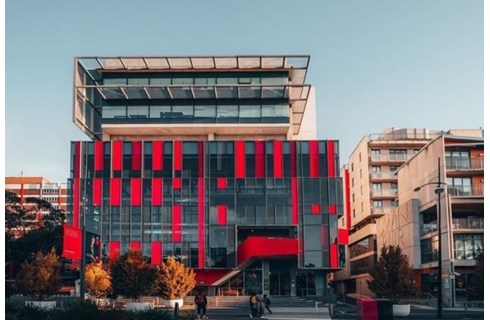 SWINBURNE UNIVERSITY OF TECHNOLOGY