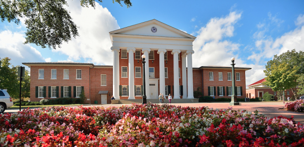 UNIVERSITY OF MISSISSIPPI (TOP 100 trường đại học công lập tại Mỹ)- Ngôi trường đẹp như tranh vẽ tại thành phố Oxford bang Mississippi, Hoa Kỳ.