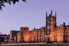 QUEEN UNIVERSITY BELFAST - 1 trong những trường đại học hàng đầu thế giới trong lĩnh vực nghiên cứu