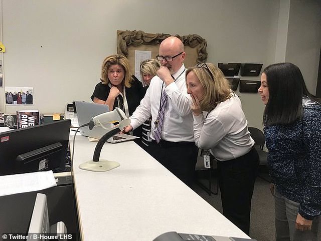 Mỹ Thầy giáo lập từ điển ngôn ngữ tuổi teen để thu hẹp khoảng cách với học trò