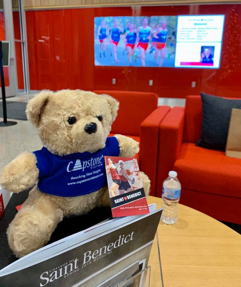 Mời bạn cùng Capstone Bear ghé thăm môi trường học tập NGẮM LÀ MÊ của College of Saint Benedict và Saint Johns University xinh đẹp