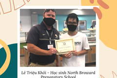Học sinh Capstone trở thành học sinh tiêu biểu của tháng tại trường trung học North Broward