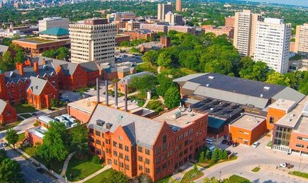 UW-MILWAUKEE lần thứ 3 liên tiếp được vinh danh là đại học nghiên cứu hàng đầu tại mỹ.