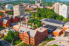UW-MILWAUKEE lần thứ 3 liên tiếp được vinh danh là đại học nghiên cứu hàng đầu tại mỹ.