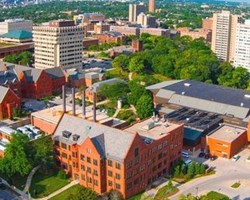 UW-MILWAUKEE lần thứ 3 liên tiếp được vinh danh là đại học nghiên cứu hàng đầu tại mỹ.
