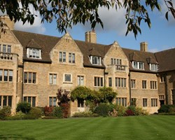 Săn học bổng với CARDIFF SIXTH FORM COLLEGE - Trường trung học đào tạo A-Level top đầu Anh Quốc