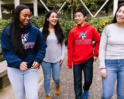 Gặp gỡ đại diện KENNEDY CATHOLIC HIGH SCHOOL - Top 5 trường trung học tư thục tốt nhất Bang Washington