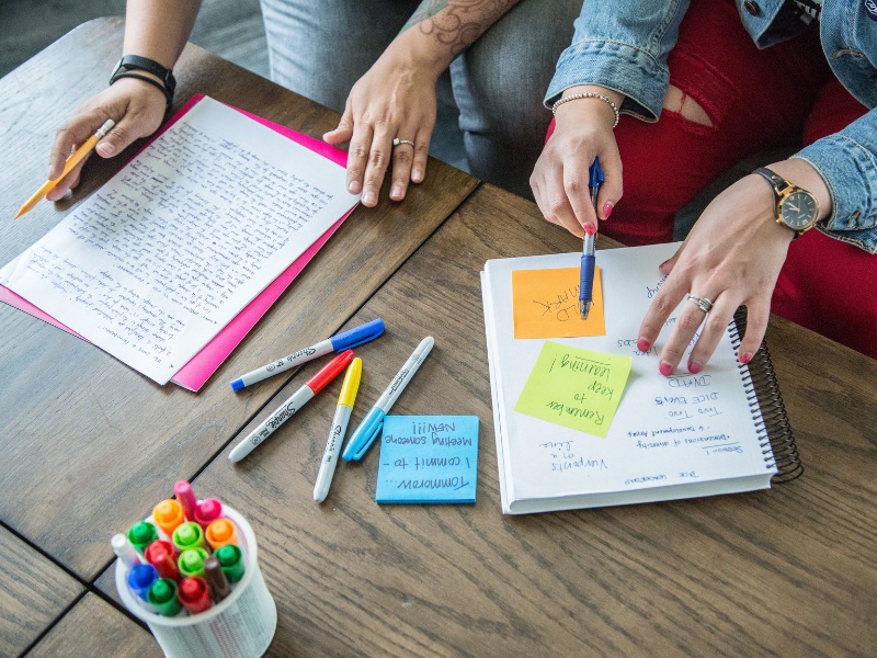 Thi các chứng chỉ quốc tế mà trường bạn mong muốn và đạt điểm cao để gây ấn tượng tốt, không chỉ ở điểm tối thiểu