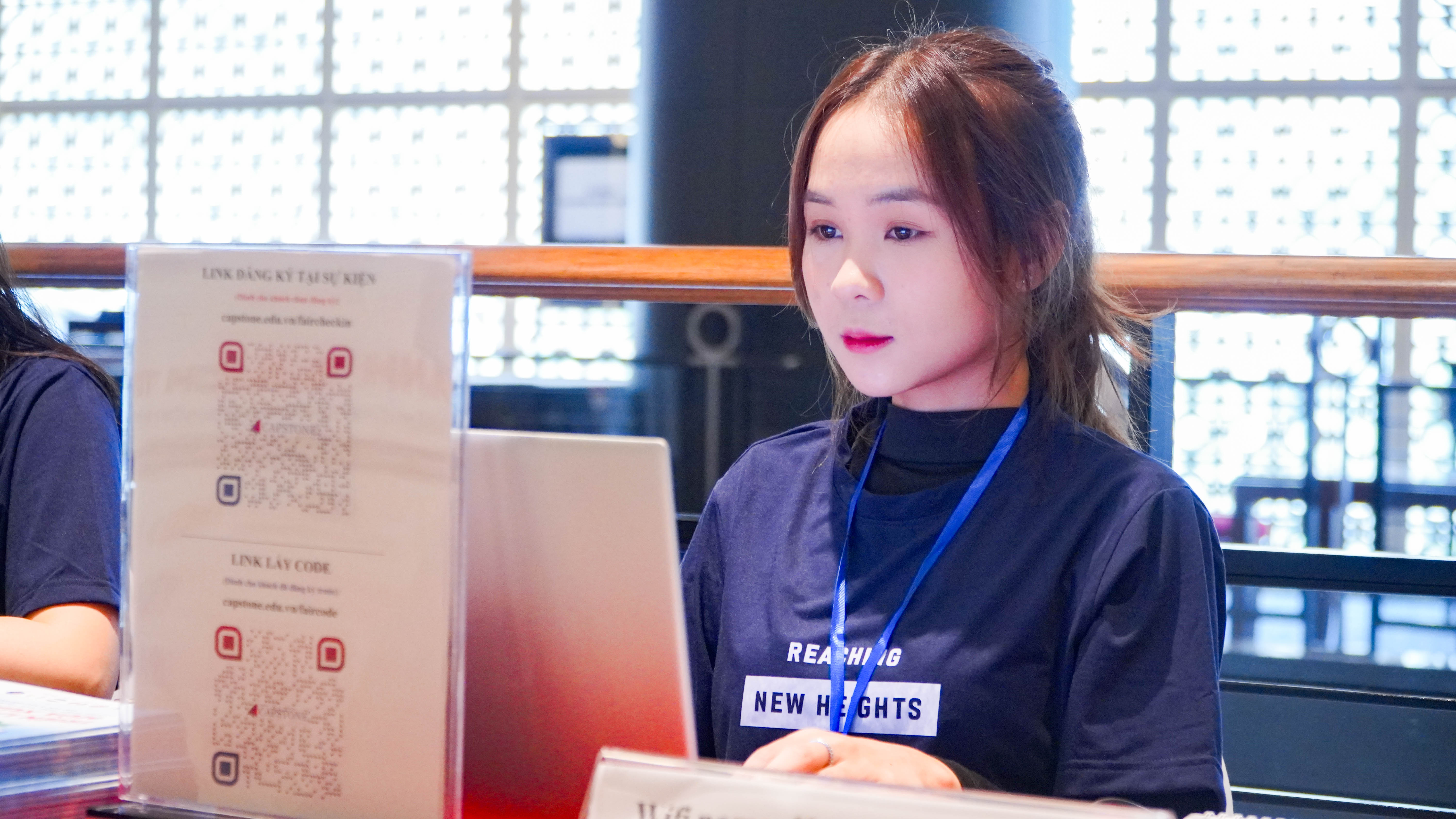 Học bổng mới nhất các trường 2025 về ngành kinh doanh:  Chọn đúng trường, trở thành doanh nhân tài ba