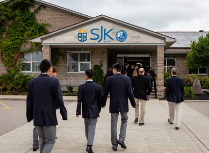 Tấm vé vàng du học Canada Nền tảng IB xuất sắc và học bổng lên đến 32,000 CAD từ St. Johns-Kilmarnock School