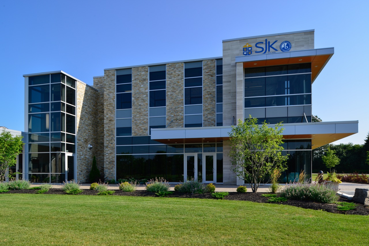 Khám phá trung học St. John’s-Kilmarnock – trường IB top Canada, học bổng 26,700 CADnăm